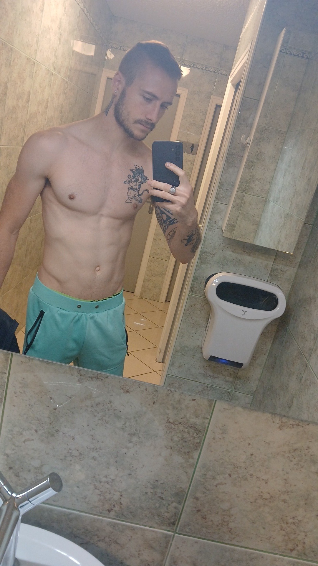 Profil de Bayan, 26 ans, Trans à Hamiville